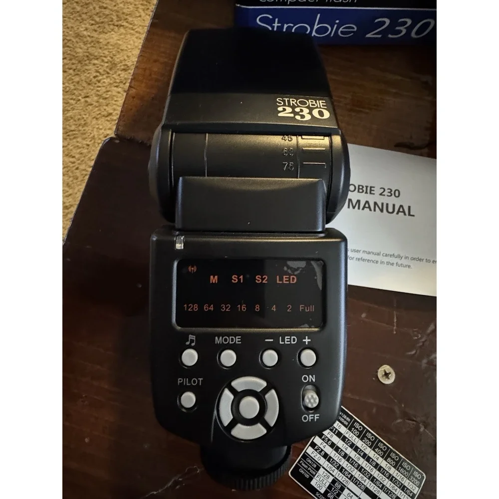 Strobie 230 Camera Flash